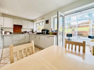 Kitchen diner- click for photo gallery